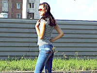 Isn't that ass gorgeous? Sexy chick teasingly shows her curves wrapped in tight jeans